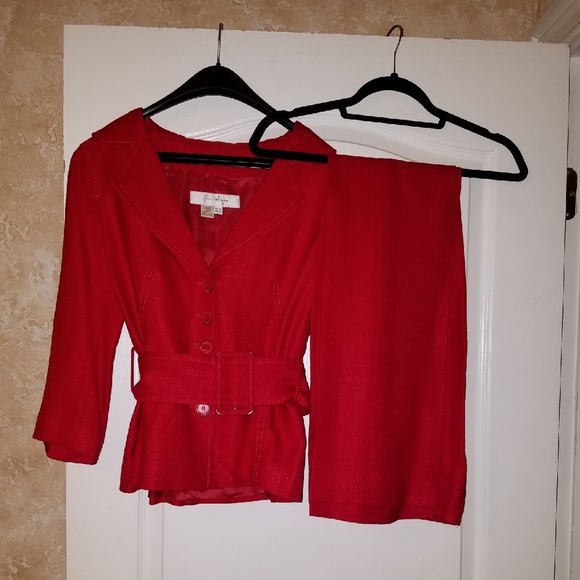 ⭐️⭐️SALE!! Zara Red Belted Suit - Picture 3 of 8